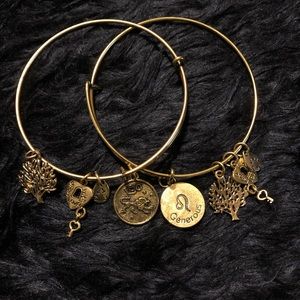 *4for$15* Leo zodiac charm bangle bracelet